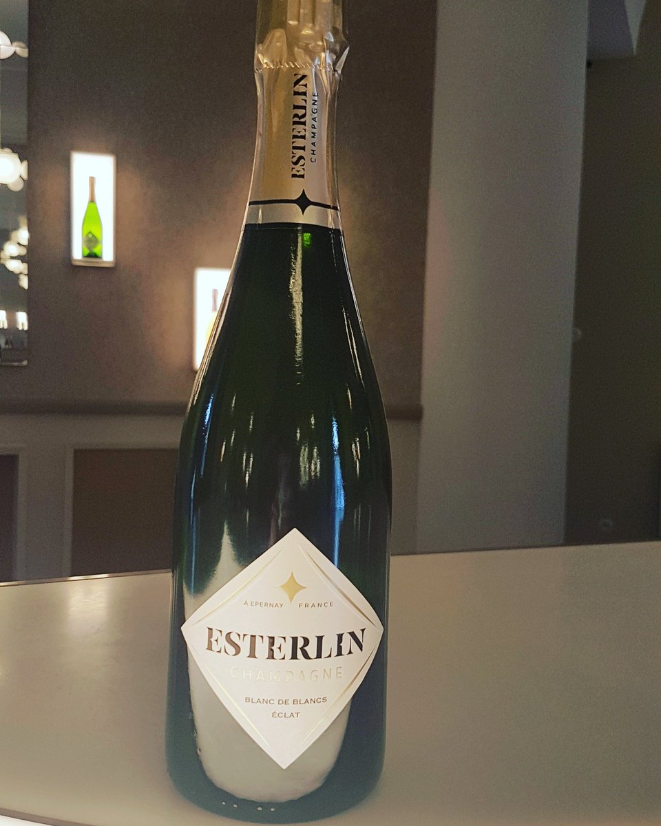 ChampEsterlin's tweet photo. Blanc de blancs Éclat , un délice à découvrir !
Blanc de blancs Éclat, a delight to taste ! 
.
.
.
#champagne #champagneesterlin #esterlin #blancdeblancs #delight #tasty #champagnelover #winelover #brut #bubbles #sparkling #2012 #epernay 
Drink responsibly. https://t.co/ksmExRs2Rb