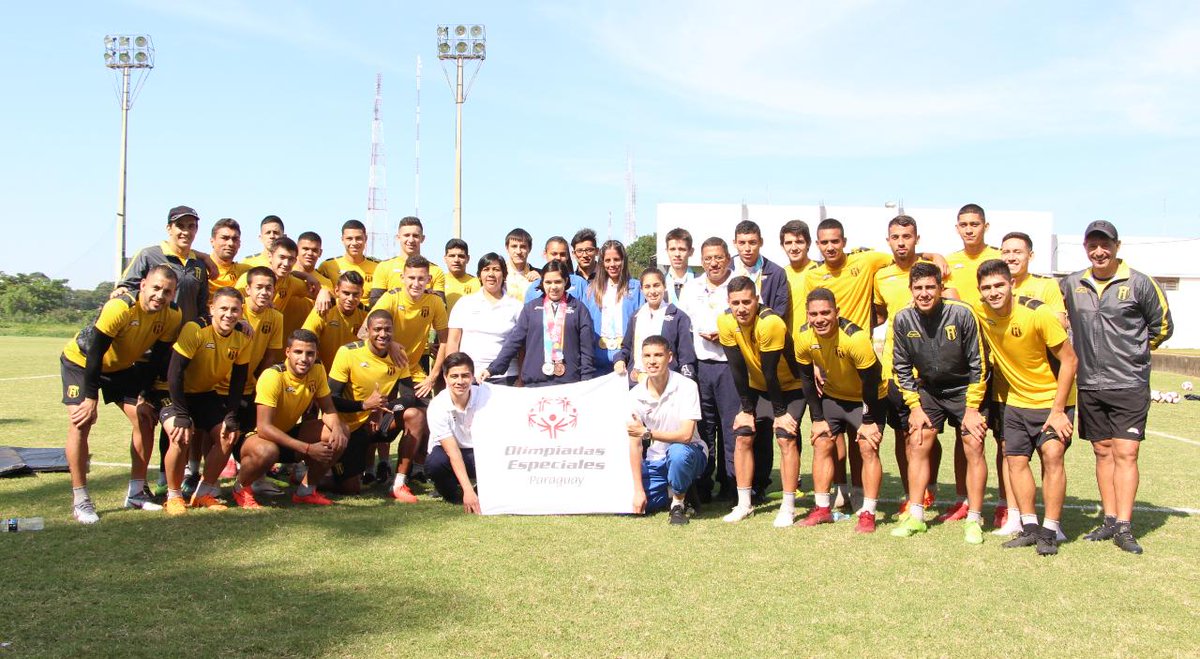 ClubGuarani's tweet photo. ¡Orgullosos de recibir a estos CAMPEONES OLÍMPICOS!
El #TeamMbarete de @OEP_Paraguay cosechó 27 medallas en los #WorldGamesAD y hoy los homenajeamos luego del entrenamiento 🤩
🥇10
🥈10
🥉7
#ElDeporteNosUne 🙌💛🖤 https://t.co/SbmOYzFTvy