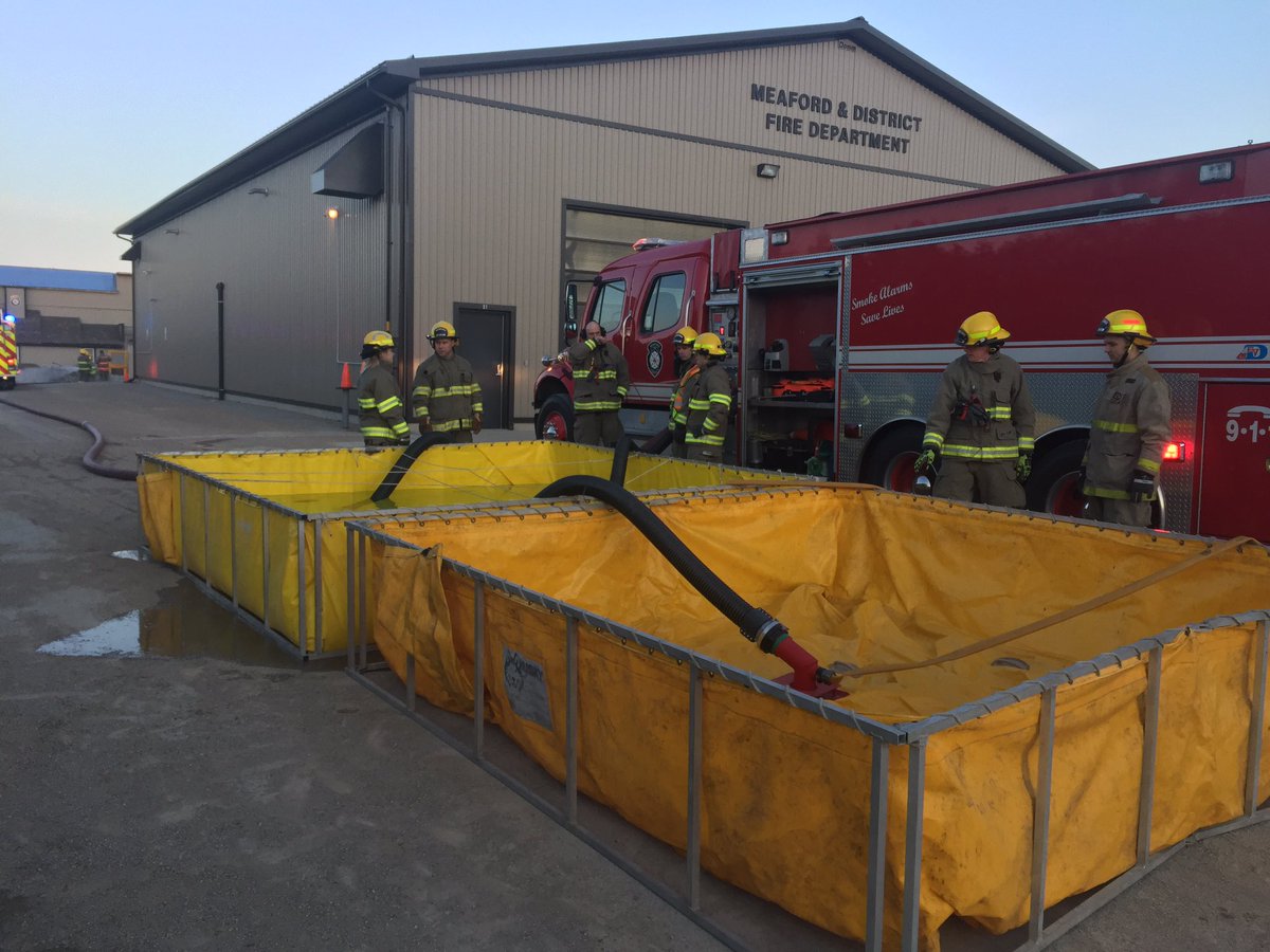MeafordFire's tweet photo. @MeafordFire training last night on portable pumps and water relay. Great job.@Meaford @MeafordFire #watershuttle https://t.co/ESDDkfCBbH