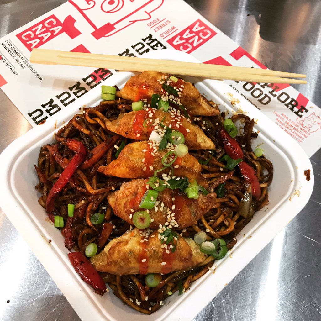 Mark_Lee_photo's tweet photo. Sweet and sour noodles with Gyoza dumplings.

#vegan #vegeterian #vegeware #compostable #environment #noodles #spicy #newcastle #northumbriauni #northumbriauniversity #newcastleuni #newcastleuniversity #students #streetfood #food #foodie #nefood #nefoodbloggers #canaca https://t.co/5kKWleHeDj