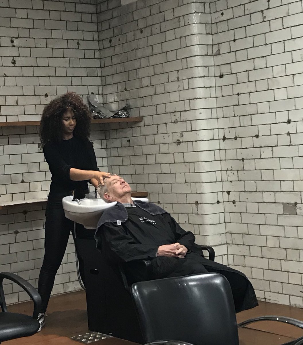 nickyoliverway's tweet photo. Nakia learning to be a barber #NickyOliverAnnualPass #VCTC #Barbering #OldhamSt #NorthernQuarter #Manchester #NickyOliverHairdressing #creative #creativecircle #GoodSalonGuild https://t.co/0x3U3odfOK