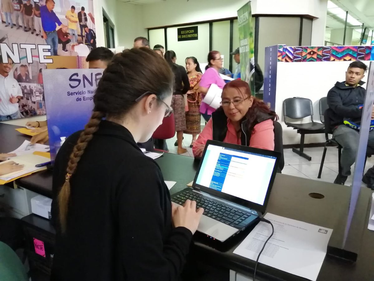 MINTRABAJOGuate's tweet photo. El Servicio Nacional de Empleo realiza hoy el #KioscoDeEmpleo de la empresa #Infasa que ofrece #PlazasLaborales para piloto, contador, supervisores, entre otras. ¡Te esperamos hasta las 17:00 horas! 👍 https://t.co/jks9lvuddA