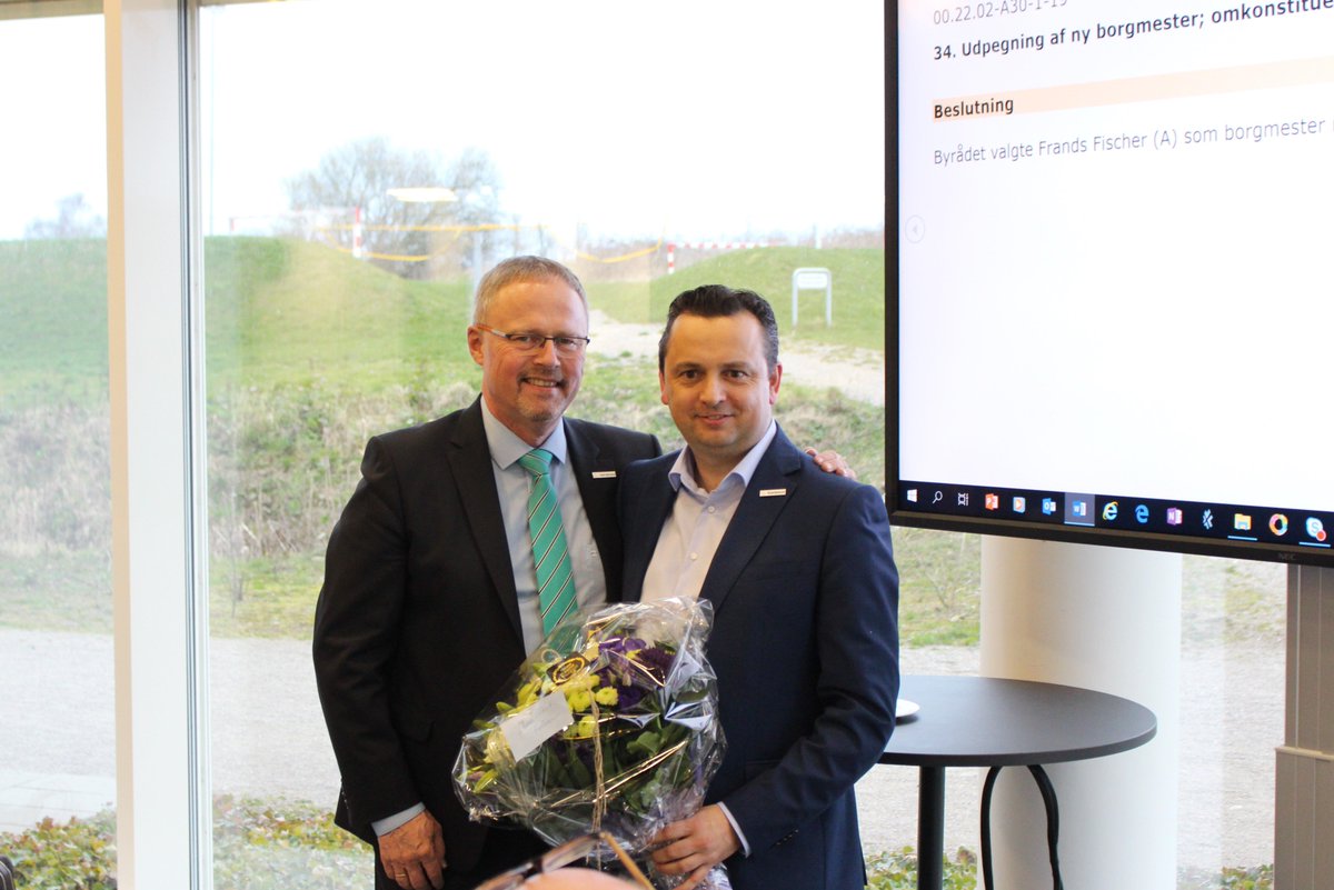 Det var ikke just en hemmelighed, men på byrådsmødet her til aften blev det formelt: Om få dage hedder borgmesteren i Skanderborg Kommune Frands Fischer. Tillykke. Tak for indsatsen til den afgående borgmester Jørgen Gaarde #dkkompol #kompoldk #dkpol
