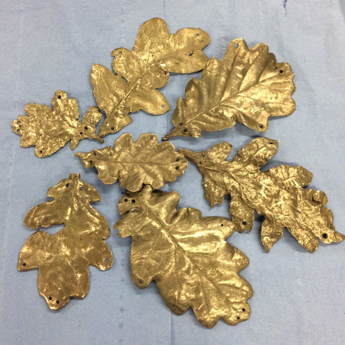 sarahcook_art's tweet image. How to preserve the shine on bronze? I am creating a cloak of 100 bronze leaves to hang in the woods as the centrepiece of #themeaningoftrees event in the #PeakDistrict. Find out about the technical issues &amp;amp; my step-by-step guide #artists blog sarahcookartist.co.uk/blog