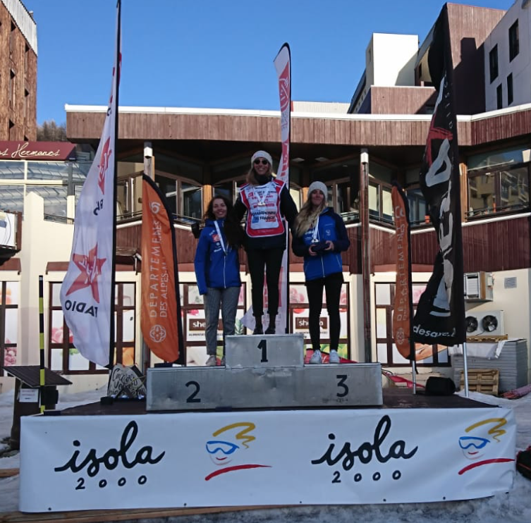 FedFranceSki's tweet photo. Championnats de France de #SnowboardCross - Trophée @Caisse_Epargne à @Isola2000_06 : Les titres nationaux reviennent à @TrespeuchChloe et #MerlinSurget ! https://t.co/03Kz8XFhkS