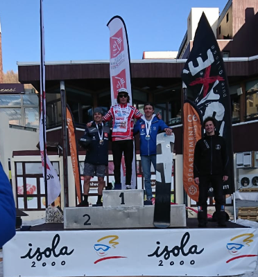 FedFranceSki's tweet photo. Championnats de France de #SnowboardCross - Trophée @Caisse_Epargne à @Isola2000_06 : Les titres nationaux reviennent à @TrespeuchChloe et #MerlinSurget ! https://t.co/03Kz8XFhkS