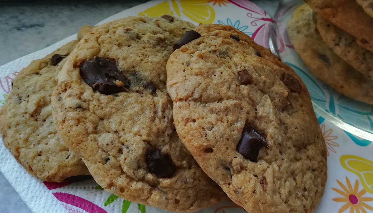 becki2412's tweet photo. Not gonna lie... I made THE perfect chocolate chip cookies. #SoYum #BeckiBackt https://t.co/9xPGl00Gm3