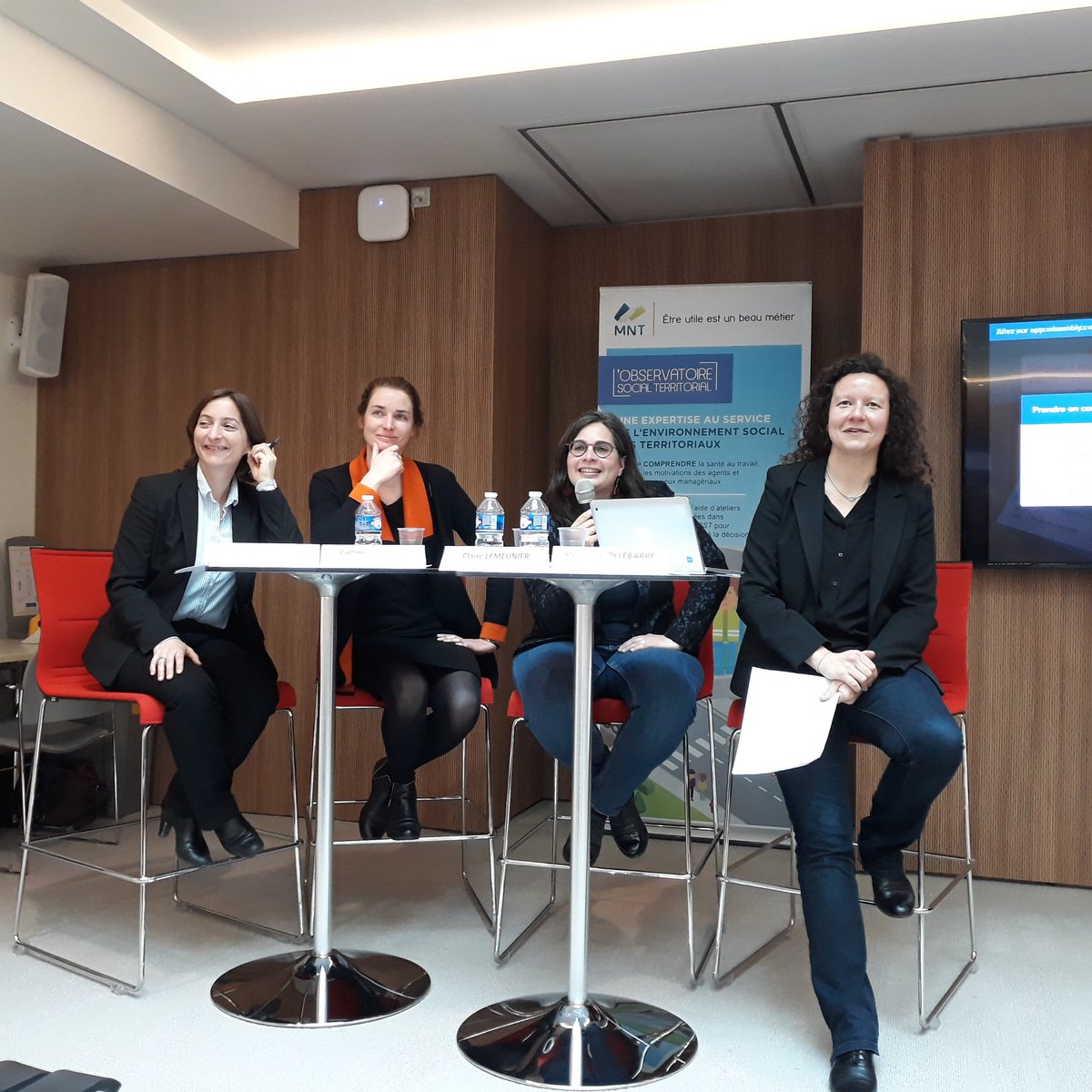 INET_CNFPT's tweet photo. 4 élèves administratices de l'#INET, promotion Gaston Monnerville présentent leur étude sur l'expérience usager réalisée en partenariat avec la @mutuelleMNT et l'@AATF_Assoc. Un travail initié durant les #ETS2018. https://t.co/uUzkicrbGN