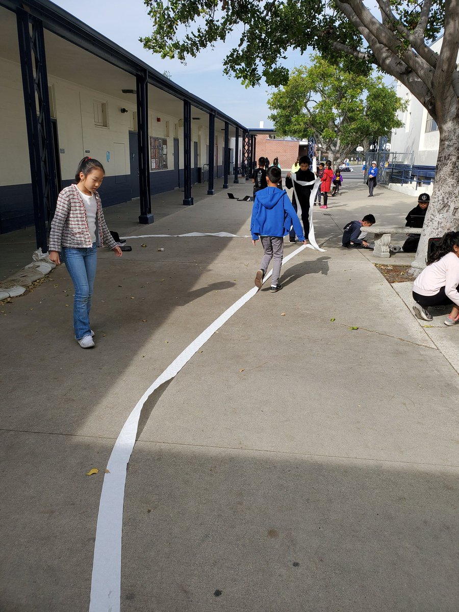 hymieholmes's tweet photo. Math 6 Ss figure out the surface area of one toilet paper roll. 😃 @FirstAveMS @ArcadiaUnified https://t.co/s8SqwLfOQc