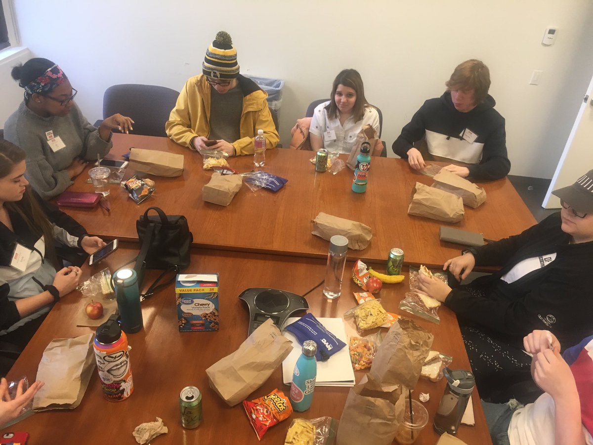 MAB_Rainbow's tweet photo. feelin youthful! sittin’ in a pod and eatin’ PBJs :) https://t.co/hlz2XECtaD