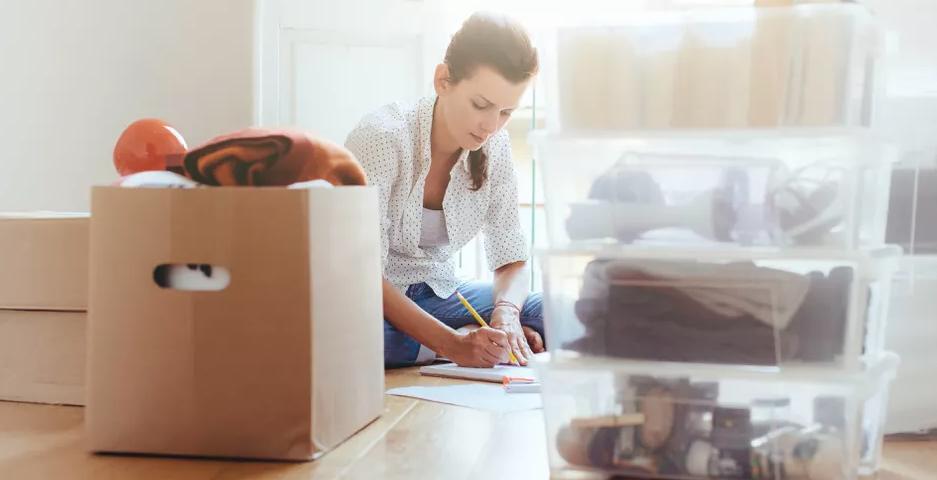 Jakes_Moving's tweet photo. Got a last-minute move coming up? Packing all your belongings on a time crunch can be challenging -- meet the challenge with these hacks: https://t.co/wOFuFYXo2D #moving #packing https://t.co/pCKIx4tvV5