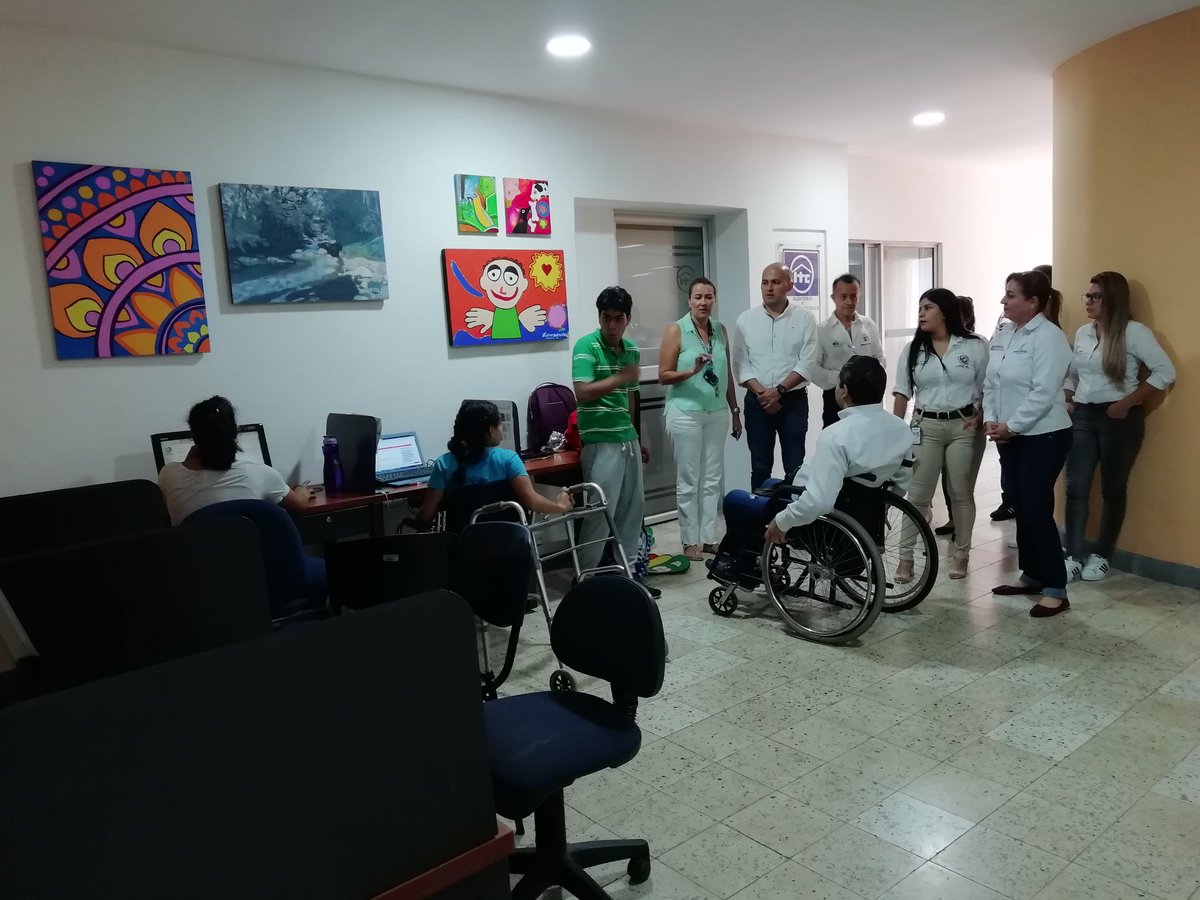 c_discapacidad's tweet photo. #27DeMarzo2019 Dr @jgparra03 #Coordinador #ProgramadeDiscapacidad de la @GobValle "Trabajando Articuladamente con el Instituto Tobias Emanuel PcD #Cali" https://t.co/mQbwpTzb73