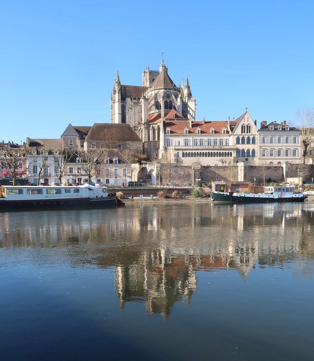 weekendludique's tweet photo. En Bourgogne entre le XII' et le XVIII' siècle on naviguait sur l'Yonne apportant à Paris de la Côte d'Auxerre. Aujourd'hui on pratique l'A6 Bourgogne sortie 19&amp;20

Port Saint Nicolas cité dés 1200. (8 ports s'égrenaient dans la "rascle" d'Auxerre) https://t.co/pMtYFDBEqB