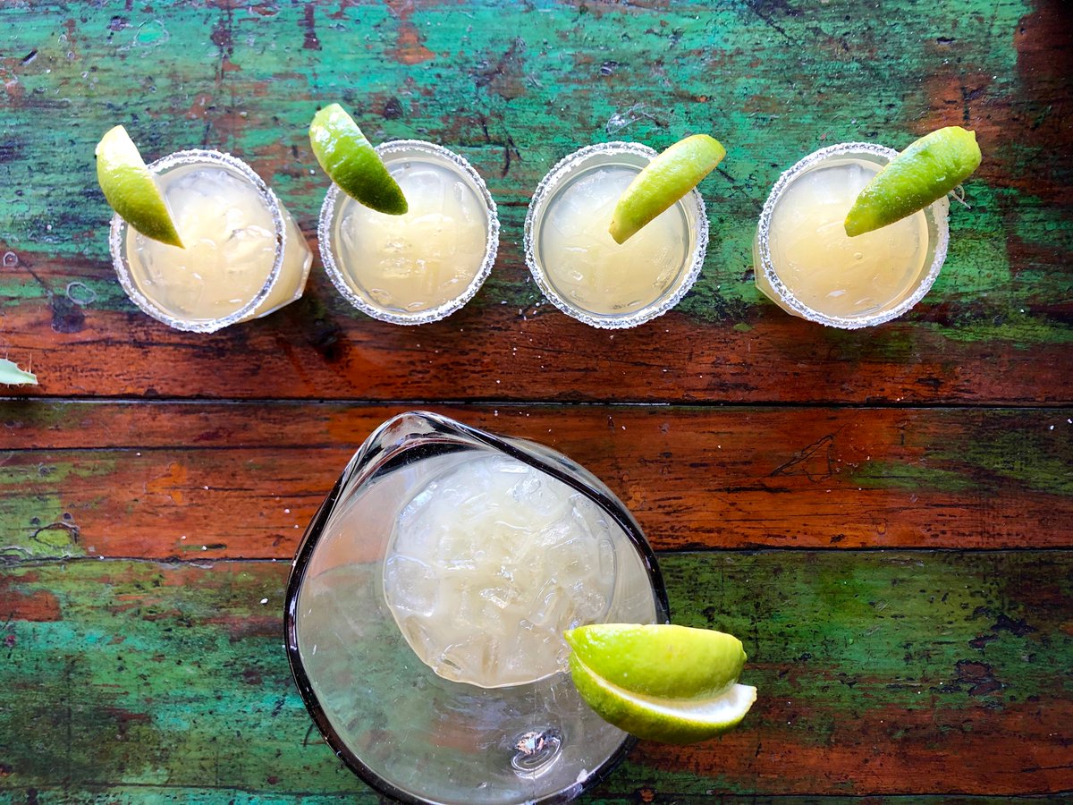 DelSurSD's tweet photo. Getting through the week with We Share Wednesdays! Enjoy $30 Pitchers of Margaritas &amp; Happy Hour Food All Night 🍹🍴😋 https://t.co/YwoNSVd68T