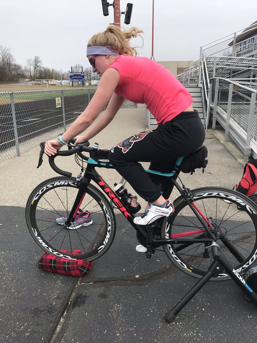 RoxMonce's tweet photo. 38 degrees and windy - No problem.  Time to do work - Way to stick with it Ashley!  15minute bike - 1 mile run (x3 sets). Home stretch before USAT High School Tri next week. @bicyclebarnwi @DreamMultisport #BioMoto #GRITTraining #Distancegirl #USATTri https://t.co/rqxDnDvTvM