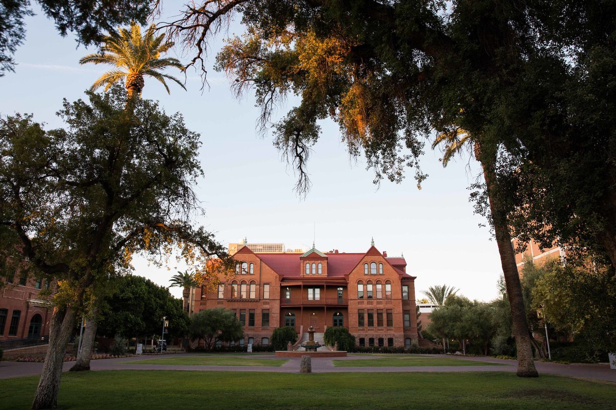 ASU_Alumni's tweet photo. Name a more beautiful campus to call home... ❤️🔱 #ASUTempe https://t.co/qCWnH9YHBk
