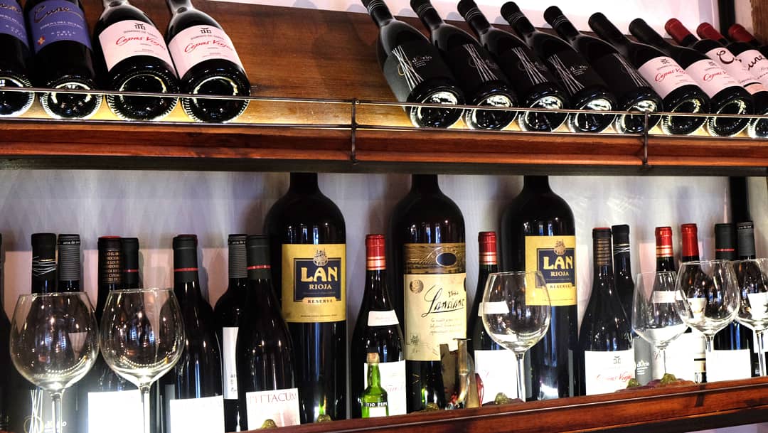 Casamarius's tweet photo. Para esas visitas improvisadas que se presentan sin avisar y que hay que sorprender🥂
#chueca #madrid #foodie #wine #ñami #gastronomy https://t.co/47JbIqHYIG