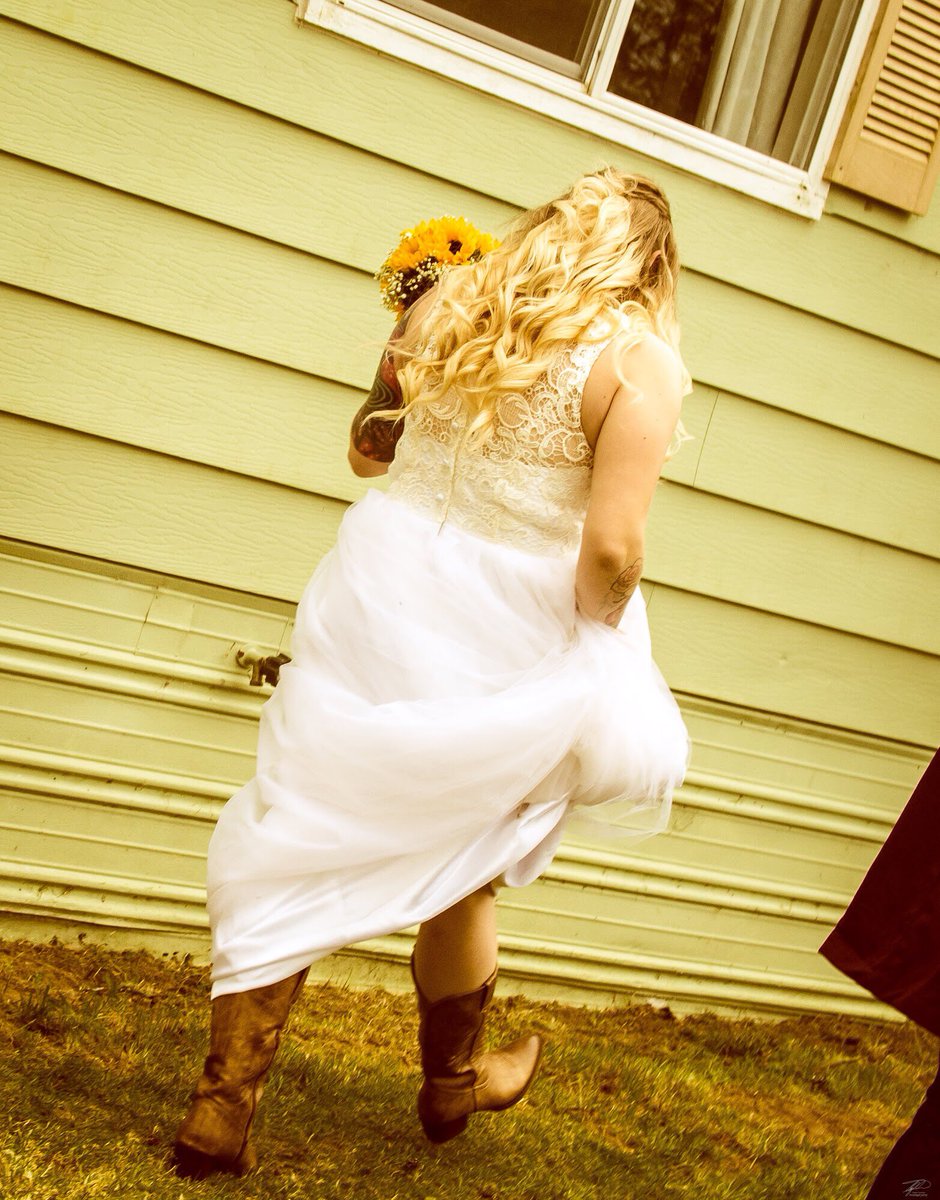 TaylorTommila's tweet photo. Had a Great Time Photographing The Shepard Family Wedding
#Weddingphoto #photographer #weddingphotographer #BeautifulBrides #bridesday #ishootraw #ringphotography #specialday #Whitewedding https://t.co/clk3gIZnU2