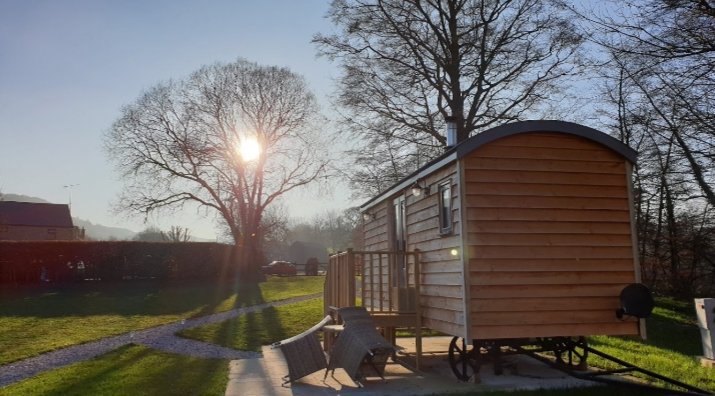 Our Shepherd Huts are looking mighty fine in the spring sun! ☀️

For more info and best rates, please visit theploughinn-hathersage.co.uk 

📸 David Hewitt #PeakDistrictEscape #Hathersage #UniqueDistrict