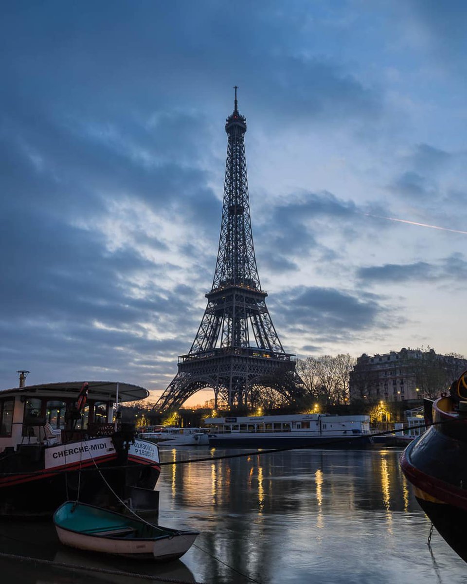 Mysterseb's tweet image. Entre deux flots
.
.
#toureiffel #eiffeltower #eiffelofficielle #paris #france #sunrise