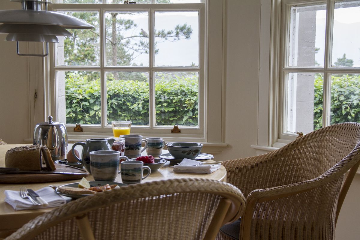 So many options for #breakfast... in the sunny breakfast room today! #foodies #surroundedbynature #relaxation