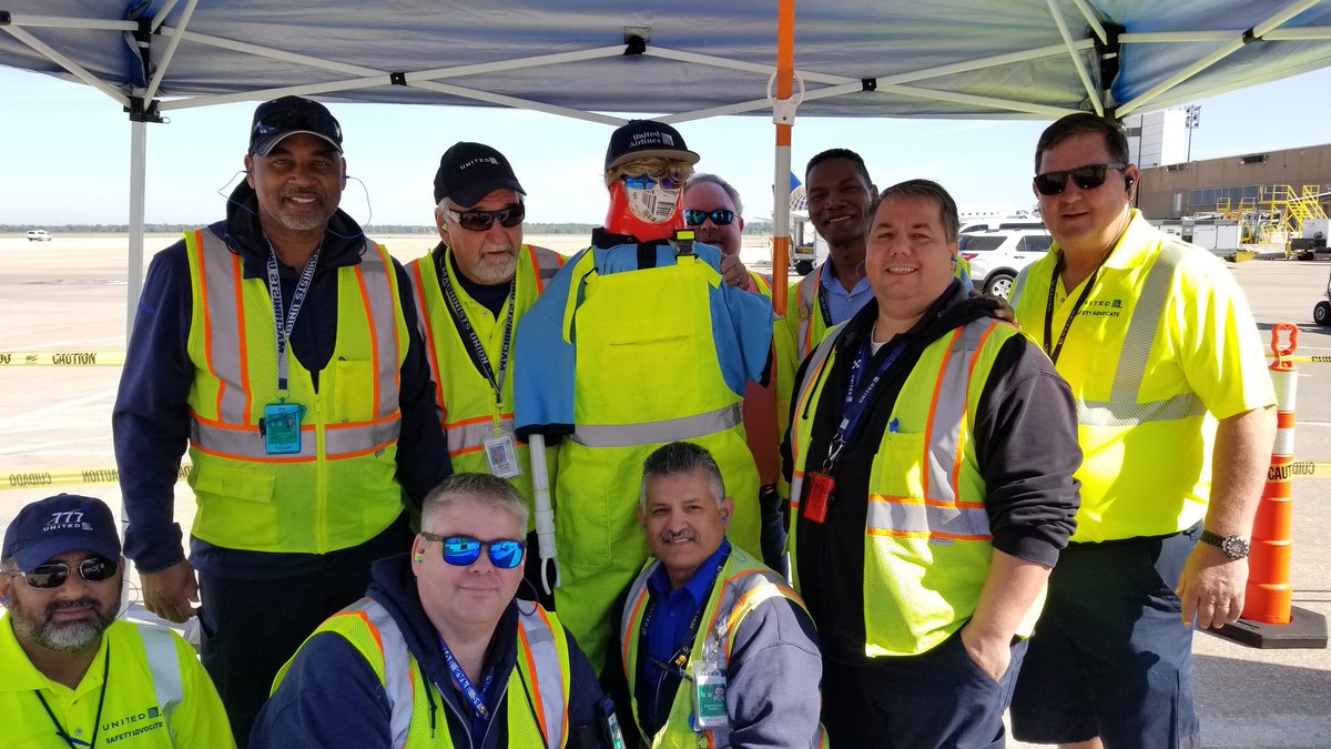 AntwonWarden's tweet photo. RSE FOD is on the march at the BHS Kick- Off in IAH. What a great day with the project start up! State of the art Baggage System with Safety supporting a clean work environment!👍 https://t.co/JLt9ZX06Gi