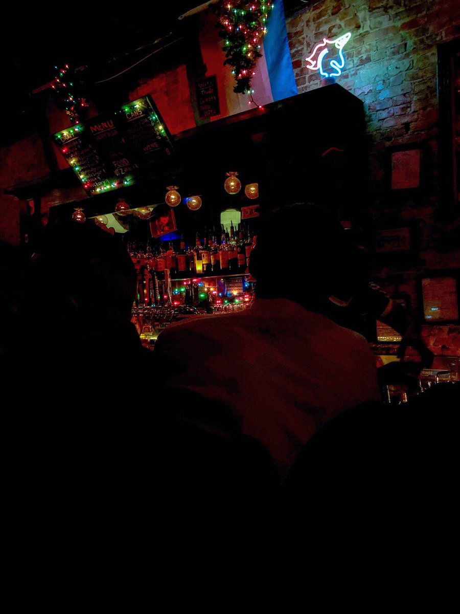 EpicMouthful's tweet photo. Drinks with these boys 🌈 🍸 🦄
#drink #drinks #drinkporn #drinkphotography 🍹 #spring #birthday #shark #divebar #club #lgbt #lgbtq🌈 #lgbtq #bar #nightclub #city #urban #night #unicorn #trade @tradebardc 🦄 https://t.co/5nMYiGpNz0