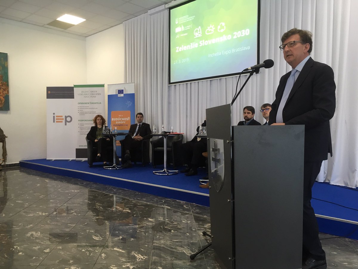 Mauro Petriccione <a href="/EUClimateAction/">EU Climate Action</a> on #ClimateNeutralEU📍Bratislava 🇸🇰: We have a choice between leading in competitiveness or following, inventing new technologies or catching up. #EU2050 climate neutrality vision 🇪🇺🍃 is our clear goal.