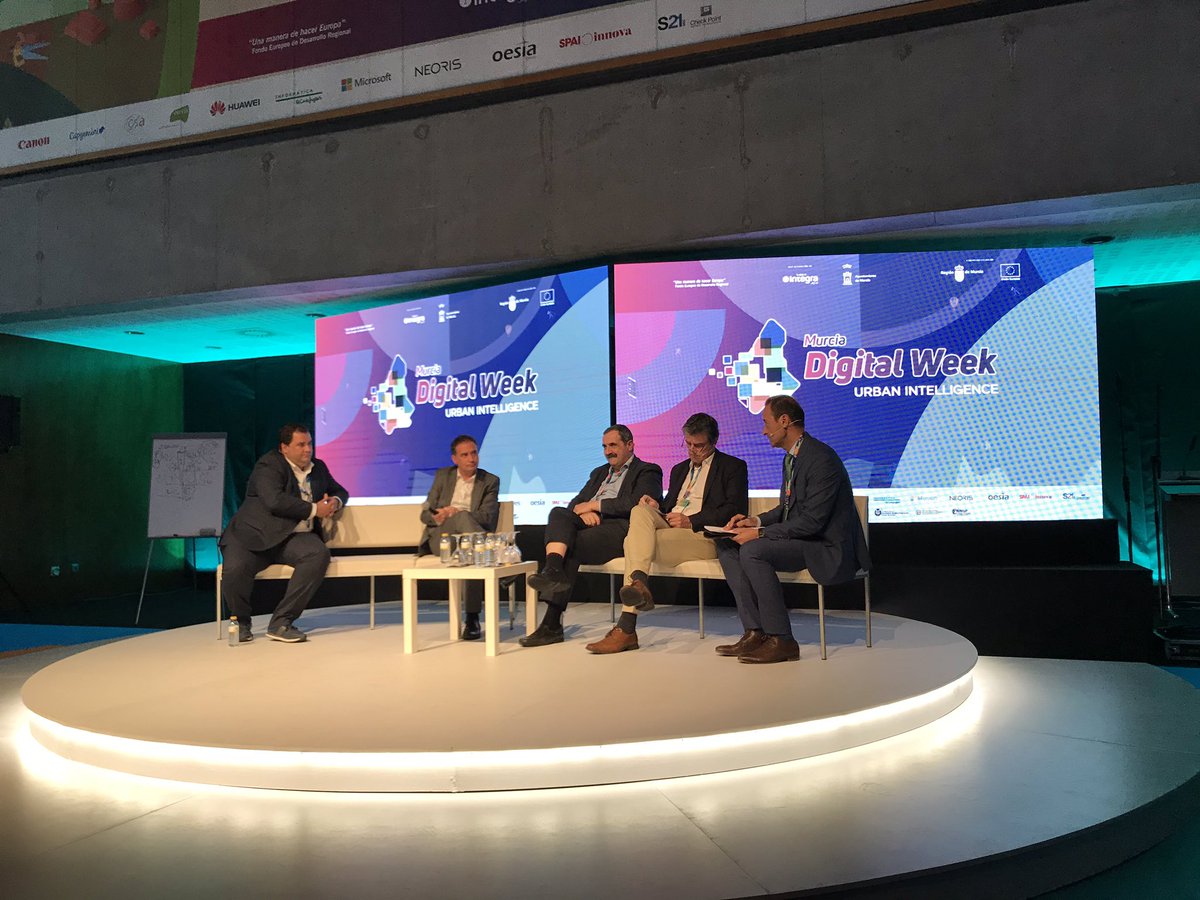 mdigitalweek's tweet photo. “No habrá ni una sola industria que no se vea afectada por la IA”.
#MurciaDigitalWeek https://t.co/VcHqt8oHj9