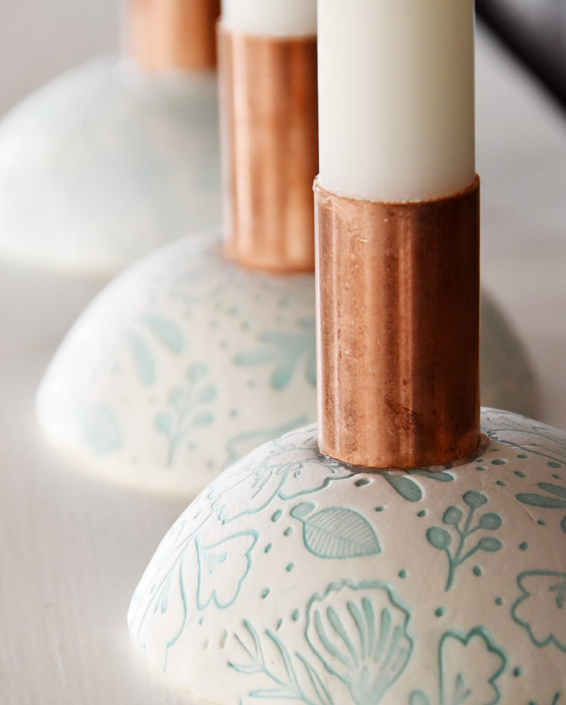 AllRubberStamps's tweet photo. We’ll let you in on a little secret…these candle stick holders are #DIY and sooo easy!🕯@designfixation absolutely nailed her #makeitchallenge by using clay &, you guessed it, a #rubberstamp! 📸 by @designfixation --> https://t.co/NgYZLn8njH https://t.co/wfWxnFQvRJ