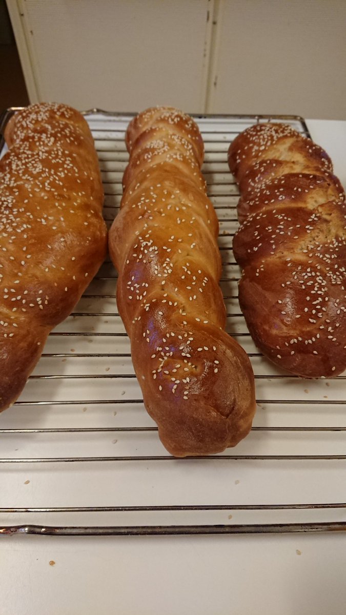 5. Trinn har om jødedommen på skolen og de har lært om jødisk sabbatbrød  . Dette fikk de selv lage på matkurs. Godt ble det!