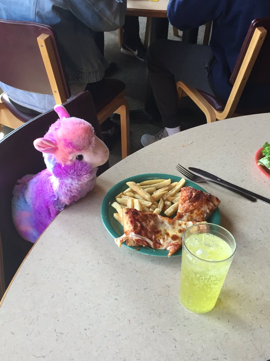 newbolkf's tweet photo. Corynne is enjoying Spring Break with time on campus @GoshenCollege. She joined me for a great chapel this morning and brought a friend to a lunch meeting with @deanna_risser, @gperezjr1 and Ann Vendrely. Fun to spend time with her. https://t.co/rrdWbbeSxv