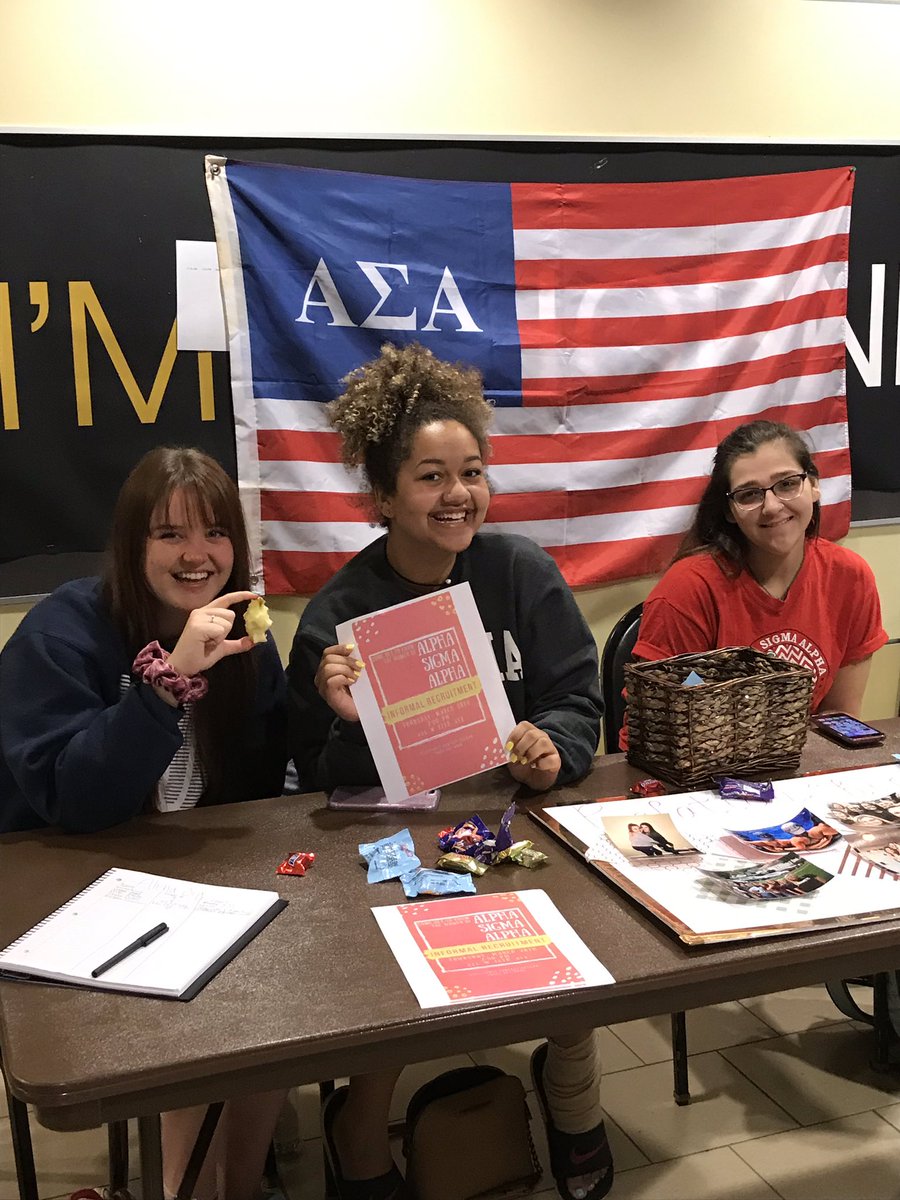 esuFSL's tweet photo. A couple of our awesome sororities are tabling in the Union today! Stop by if you have any questions about informal recruitment! @AlphaSig_EE @trisigma_pi @ESUPanhellenic https://t.co/bMUCvugOrS