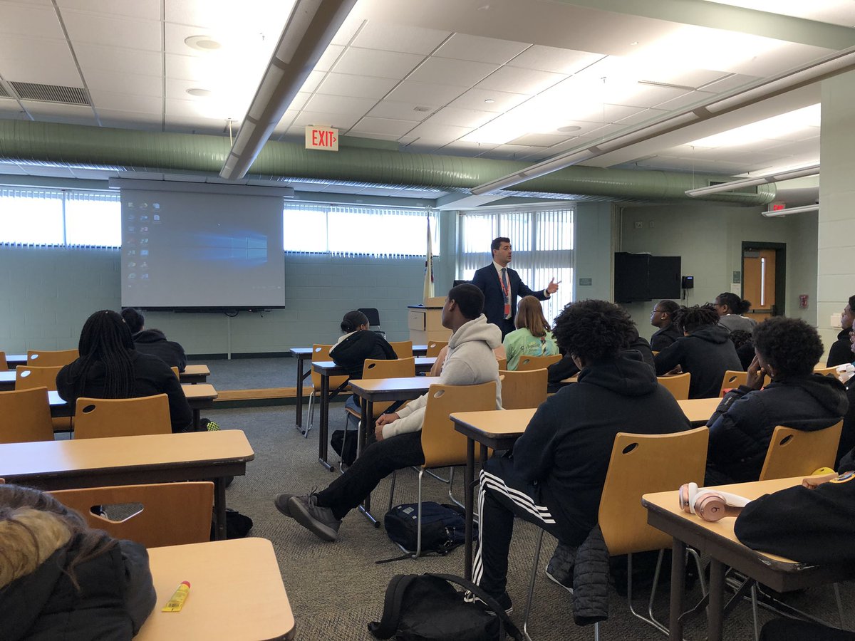 kreissteach's tweet image. Current @einhornharris &amp;amp; former Morris Cty Chief Asst. Prosecutor Matthew Troiano speaking to Ss in #ELAclass @_NeptuneHS about creating compelling arguments,being a lawyer,&amp;amp; knowing ur audience. @KristinHand6 @slmoore626 @MrsJennJoseph @DrSAMillaway @TamiCrader @NeptuneSchools