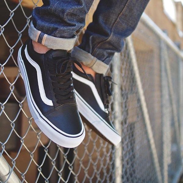 _Shoeangle's tweet photo. ❌OUR FIRST GIVEAWAY❌
https://t.co/VWOKQcMWzb 
#NFL #NHL #MLB #NBA #LigaMX #SaluteToService  #Salute #Spring #Giveaway #Beanie #NewEra #Seahawks #Steelers #Patriots #Raiders #49ers #Rams #Chargers #Packers #Like #Follow #PromoCode #Adidas #Puma #Vans #Converse #Reebok #Shoeangle https://t.co/8pZjuP0E4q