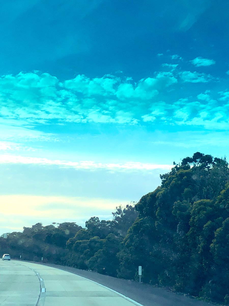 Darbonics's tweet image. What is Twitter? Is that an app so that I can get text message updates directly from the U.S. President?
#DARBONiCS #WhatBigRoadShow #WhatFam #BigWhat #OurLivesVsYourVacation #WhatsNextCrew 
#WhatsNextProductions
#WhatsNextProductionCrew