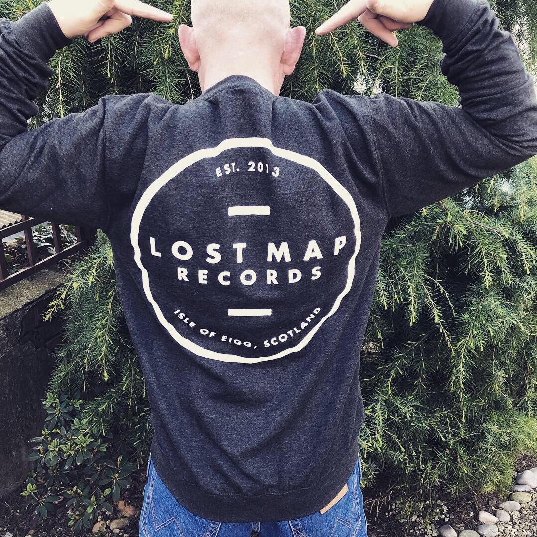 Mozzalini999's tweet photo. Support your team. Proud to wear my @LostMap
colours. Looking forward to Visitations II and this summer’s pilgrimage to the heavenly Isle of Eigg. #LostMap #Visitations #Eigg https://t.co/7IOXluI55F