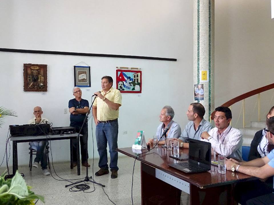 🧐La presentación del libro Buenas prácticas para la migración a código abierto en la Feria del Libro📚 de Holguín🇨🇺 sucitó el debate🗣️ entre la población y autoridades del territorio

<a href="/alicia_senra/">Alicia Senra Mugica</a> <a href="/rislaidy/">Rislaidy Pérez Ramos 🇨🇺</a> <a href="/carlosparraZ/">Carlos Parra Zaldivar</a> @silvanouci <a href="/nataliauci16/">Natalia 🇨🇺</a> <a href="/OcorreaOmar/">omar correa madrigal</a> @WalterBG_uci