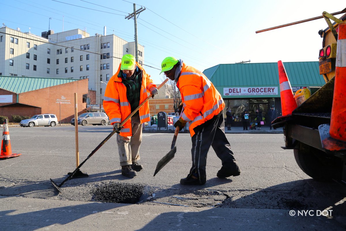 NYC_DOT's tweet photo. Spring is here, and our crews are working hard to make #smoothstreets all year round.
If you spot a pothole please report the location to @NYC311 via their free smartphone app or DM https://t.co/ae5Ze6IaZt - Our average response time is under 2 days. https://t.co/vj0pTkVods