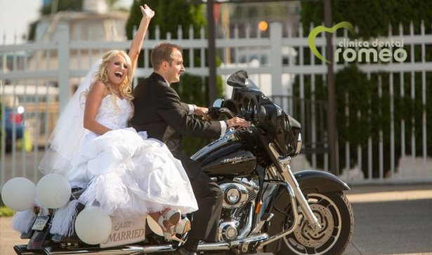 🌟Se acercan fechas llenas de eventos importantes⁉
¿Queréis lucir la mejor de vuestras sonrisas 😁 en esos días especiales❓
💍Para vuestra boda #BlanqueamientoParaNovios 👰 🤵‼
↘Consultadnos sin compromiso ☎ 986296247
#SonrisasPerfectas #BlanqueamientoDental #SonrisasBonitas