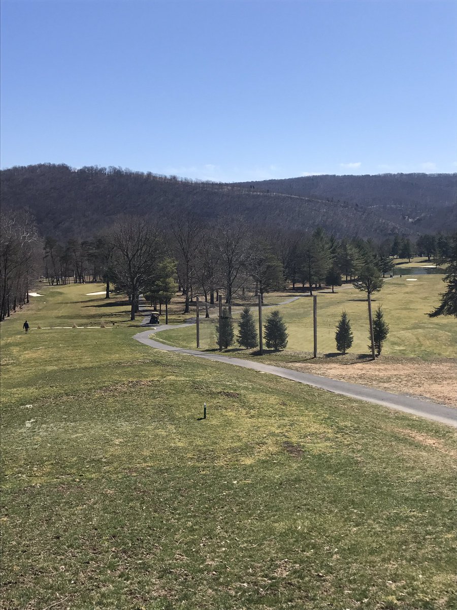 simpkins_tom's tweet photo. One of the best views in northeast West Virginia. Polish Pines Golf Club. #snowsgone https://t.co/CThyb8c1fl