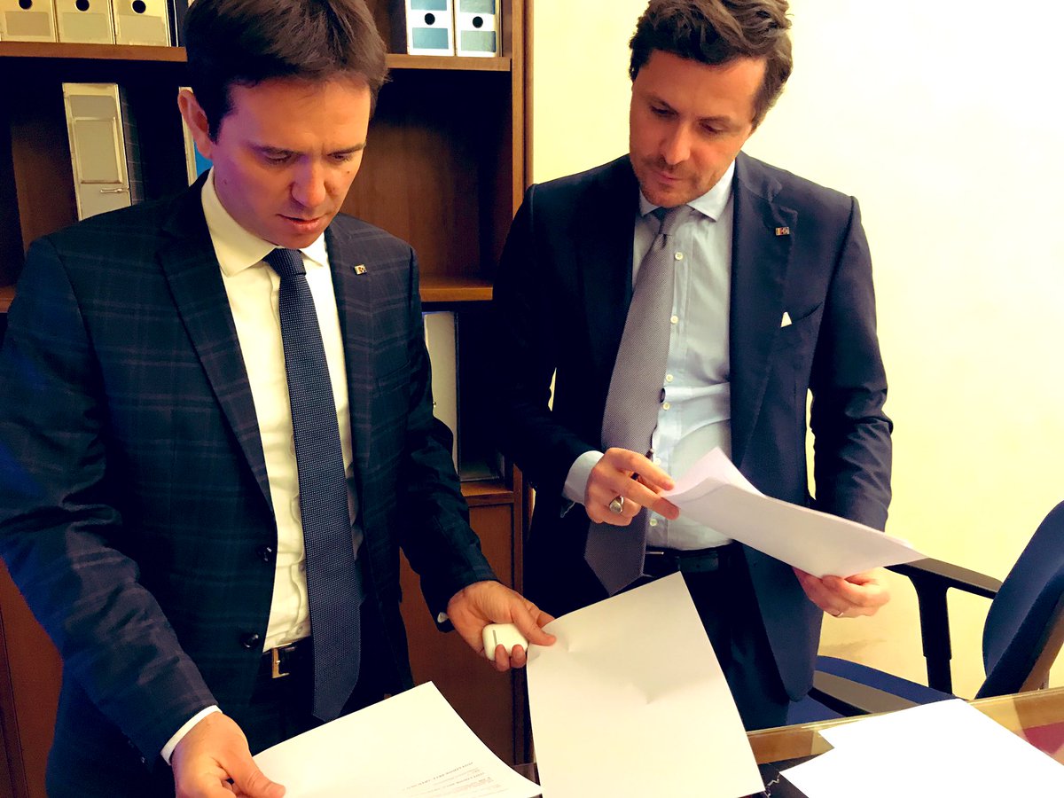 aleCattaneo79's tweet photo. Bravo @matteoperegodic per una proposta di legge rivolta alla formazione in ambito militare dei giovani. È passata a @Montecitorio una legge di @forza_italia che premia competenza e merito. Così formiamo le future generazioni! 🇮🇹

#PdlPerego https://t.co/1nc6tiAdTO