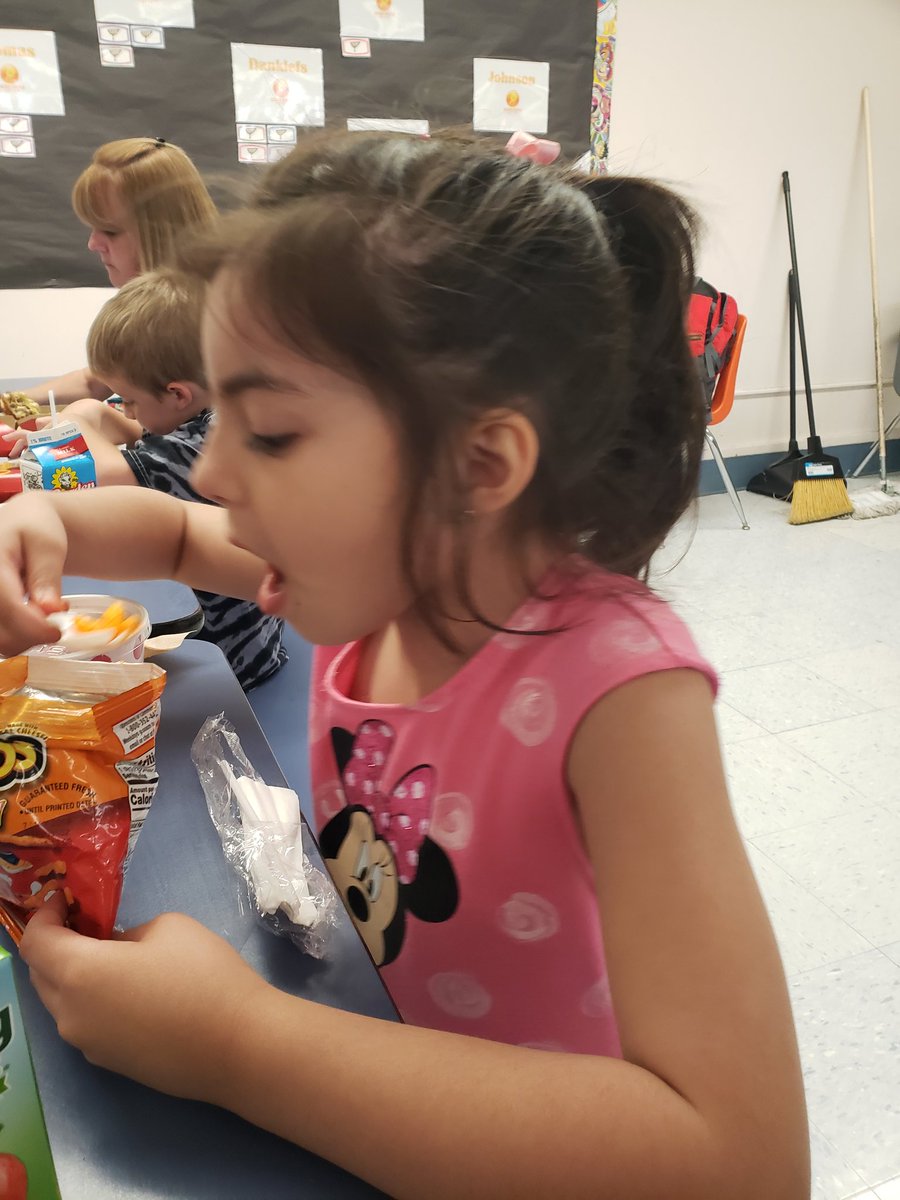 tabmon19's tweet photo. Eating Cheetos with a 'spork' so that her fingers don't turn orange.  Who is this child? https://t.co/HnkCcLsZPR
