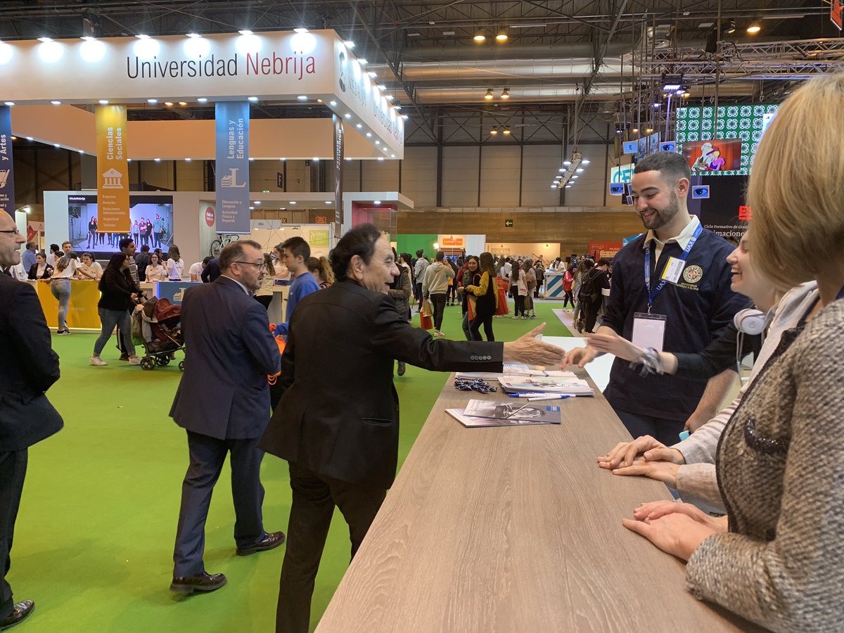 uaxuniversidad's tweet photo. Nuestro #PresidenteUAX, D. Jesús Núñez Velázquez, en nuestro #standUAX @feriaaula #ifema #Aula2019 https://t.co/cEvbEdxhMK