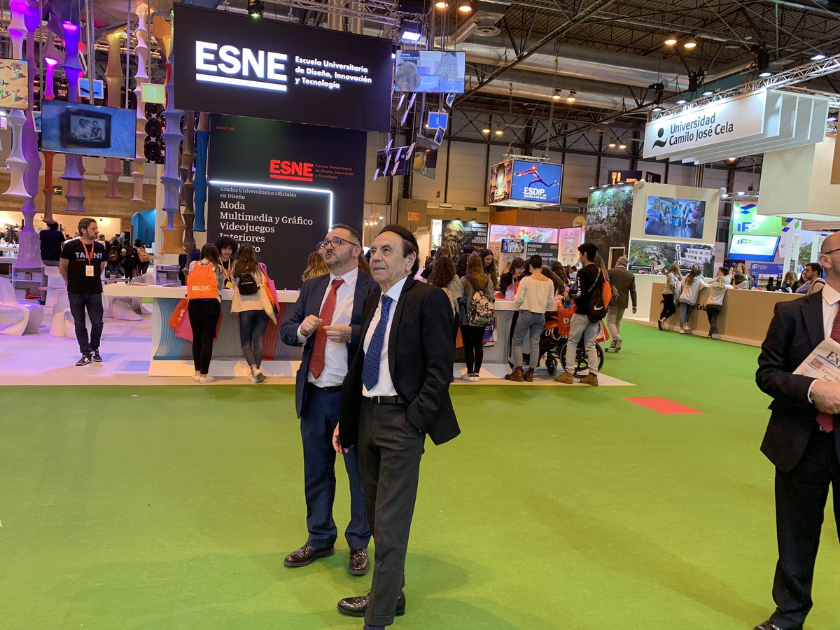 uaxuniversidad's tweet photo. Nuestro #PresidenteUAX, D. Jesús Núñez Velázquez, en nuestro #standUAX @feriaaula #ifema #Aula2019 https://t.co/cEvbEdxhMK