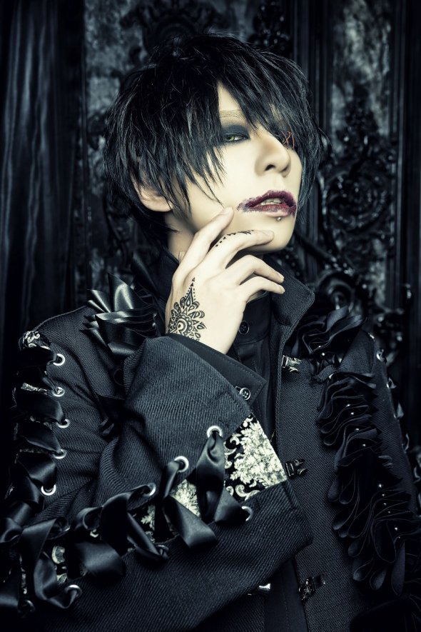 _VKholic_'s tweet photo. #SCAPEGOAT's new look
+ new drummer U (ex-Morrigan Setsuna)
+ new single 「ラブカ」 (Rabuka) to be released on April 24th
+ MV full https://t.co/bRqDi7nDRT
Vo. #Haru
Gt. #Sayula
Ba. #Layha
Dr. #U
#vk #v系 #vkei #visualkei https://t.co/Q0LzghqDWo