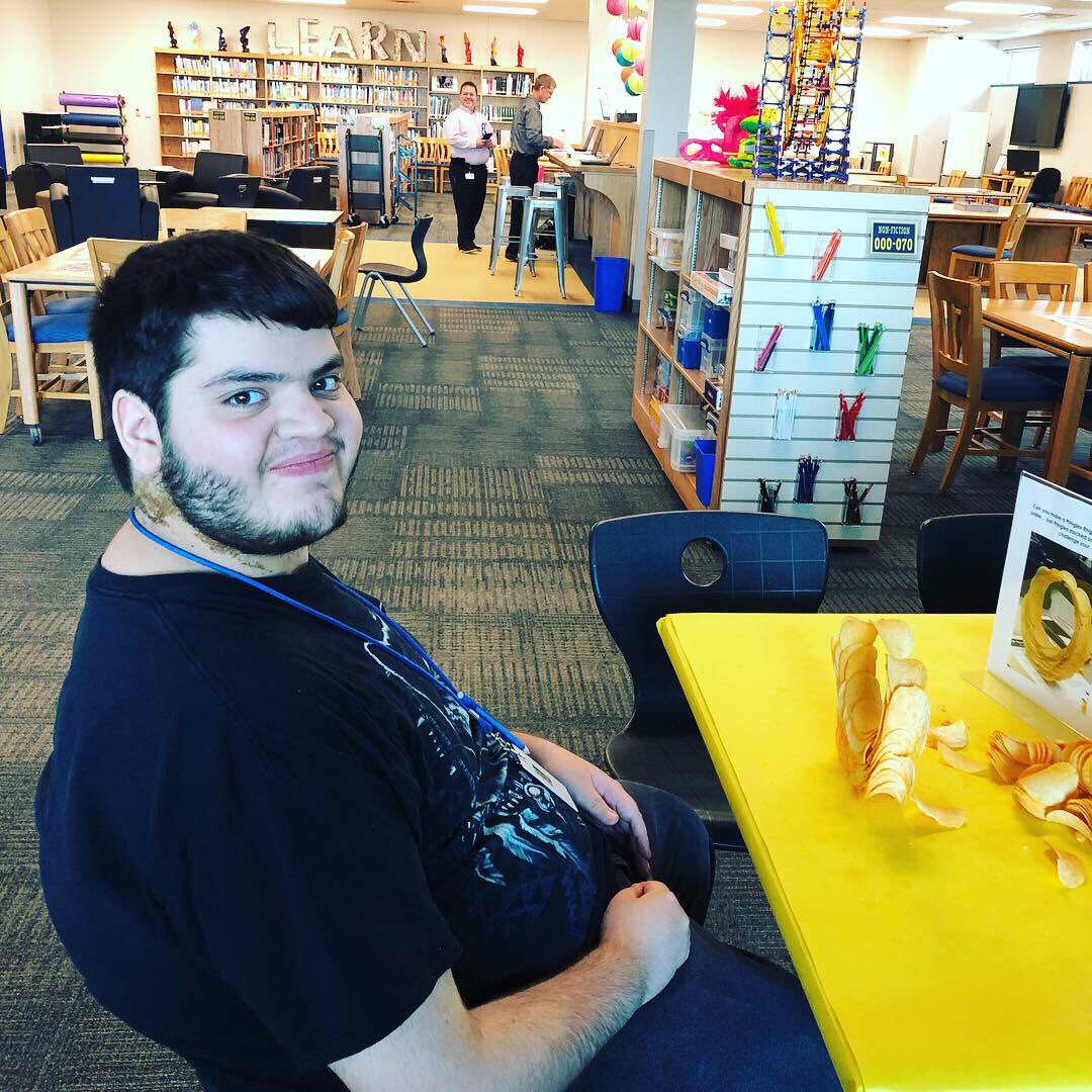 RaccoonsLibrary's tweet image. He did it!!! Great job, Jonathan! @RaccoonsLibrary @FHSRaccoons #pringleschallenge