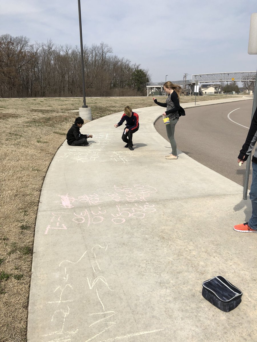 CoachElliott14's tweet photo. Nice sunny day to solve some equations! (It was a touch windy)  #FRMSTroopers #8BlueCrew https://t.co/UtFtj2w2TS