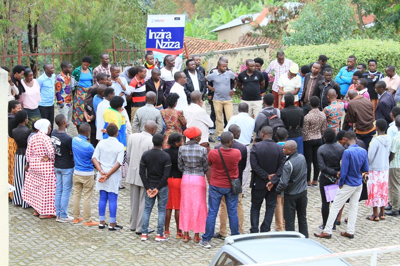 YouthEngage_rw's tweet photo. 📣In the closing of Inzira Nziza training, youth and local leaders from @NgororeroDistr were urged to:

  ➡️Accelerate advocacy efforts to reach decision makers

  ➡️Speak truth on issues facing their communities  

➡️Work together as the only way to address governance challenges https://t.co/3LED1PDjo7