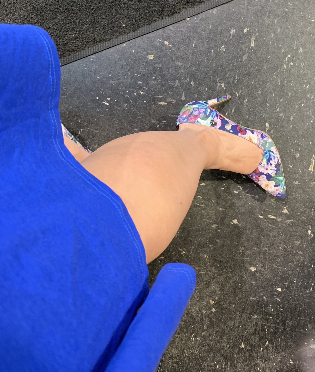 newsgirl448's tweet photo. Enjoying a beautiful #spring day in my new #blue #dress and favorite #flower #printed #heels. @waff48 #SpringTime #EverythingsGoingToBeAlright #ForwardFacing #MyFutureNotYours https://t.co/gpgmQjhFdr